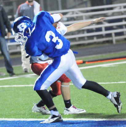 Gunnar Burks scores one of his two touchdowns Monday night. (Photo by Kevin Nagle)