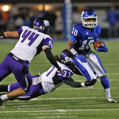 DeVonte Howard evades a pair of El Dorado defenders during last Friday's conference championship game. (Photo by Rick Nation)