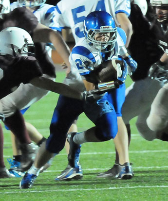 Parker Littleton (22) slips past a pair of Benton defenders. (Photo by Kevin Nagle)