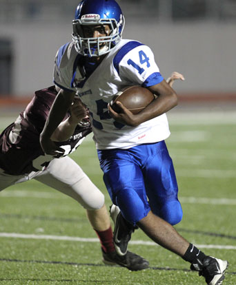 Diante Woodson turns the corner as he evades a Benton tackler. (Photo by Rick Nation)