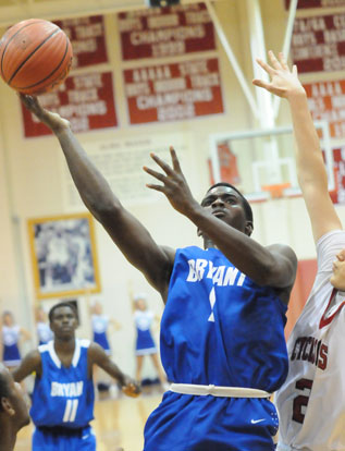 Grayson Giles takes the ball to the hole. (PHoto by Kevin Nagle)