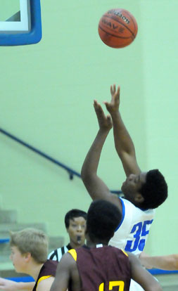 John Winston powers up a shot. (Photo by Kevin Nagle)