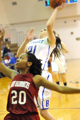 Courtney Davidson goes up for a shot over Texarkana's Shaquenda Cooper. (Photo by Kevin Nagle)