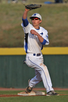 Jason Hastings takes a throw to first. (Photo by Rick Nation)