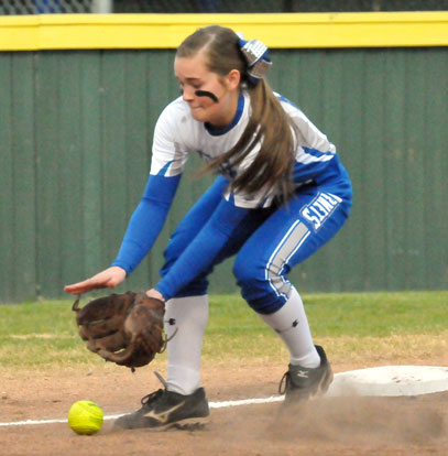 Third sacker Abby Staton sets up in front of a grounder to third. (Photo by Kevin Nagle)