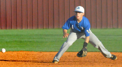 Bryant second baseman Korey Thompson lines up a grounder. (Photo by Kevin Nagle)