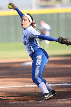 Kayla Jolley delivers a pitch. (Photo by Rick Nation)