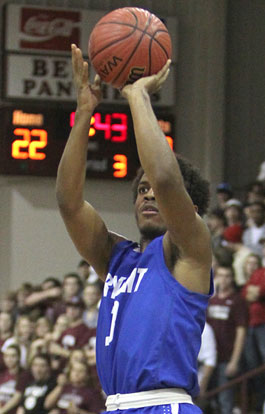 C.J. Rainey led the Hornets with 8 points. (Photo by Rick Nation)
