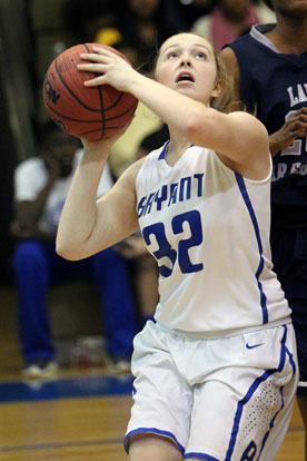 Sophomore Annie Patton looks at a shot. (Photo by Rick Nation)