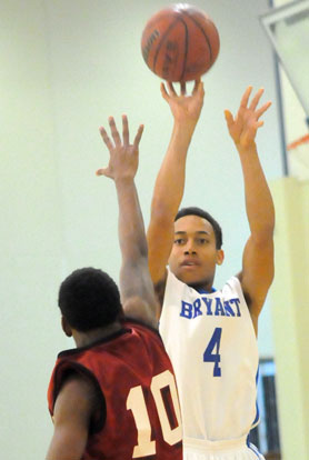Wesley Peters (4) shoots over Texarkana's Sylvester Henderson. (Photo by Kevin Nagle)