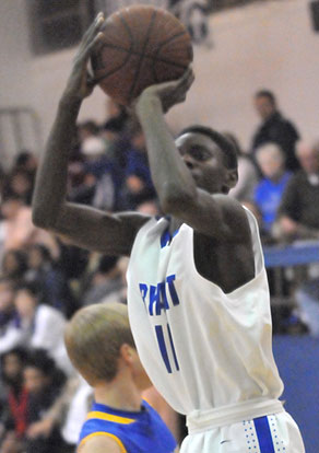 Kevin Hunt takes a jumper. (Photo by Kevin Nagle)