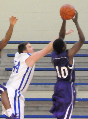 Dagin Carden, left, defends against a shot by an El Dorado player. (Photo by Kevin Nagle)