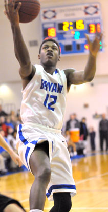 Cedarrian Crosby drives to the hoop. (Photo by Kevin Nagle)