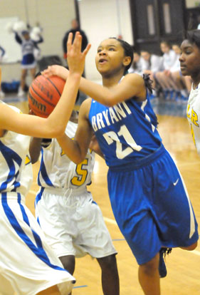 Destiny Martin (21) contends with the North Little Rock defense as she makes a move to the basket. (Photo by Kevin Nagle)