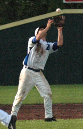 Brandan Warner hauls down an infield pop. (Photo by Kevin Nagle)