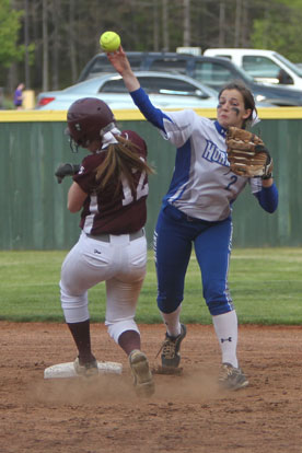 Shayla McKissock relays to first after a force at second. (Photo by Rick Nation)