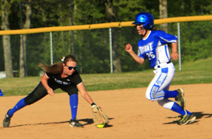 Macey Jaramillo sprints to second in front of the Sylvan Hills second baseman tries to field a grounder. (Photo courtesy of Jon Staton)