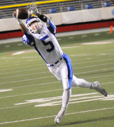 Sophomore receiver Austin Kelly snatches a pass. (Photo by Kevin Nagle)
