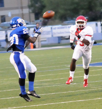 DeAmonte Terry hauls in a pass. (Photo by Kevin Nagle)