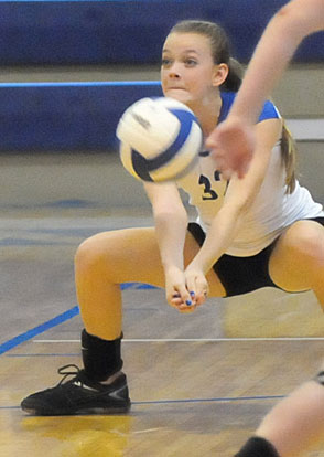 Elle Rottman digs up a hit. (Photo by Kevin Nagle)