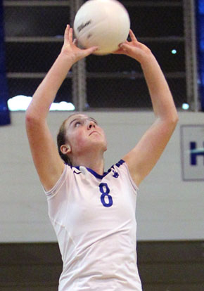 Setter Britney Sahlmann (Photo by Rick Nation)