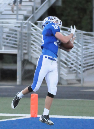 Jordan Gentry catches a touchdown pass. (Photo by Kevin Nagle)