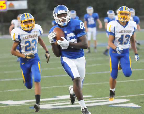 Marvin Moody (86) clutches the ball after making a catch behind two Lakeside defenders. (Photo by Kevin Nagle)