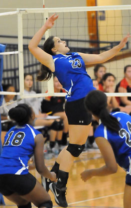 Reagan Dabbs (23) goes up for a hit in front of teammate Jad'n Nichols (18). (Photo by Kevin Nagle)