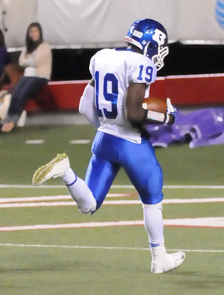 Kylon Boyle finishes out his 63-yard touchdown run. (Photo by Kevin Nagle)