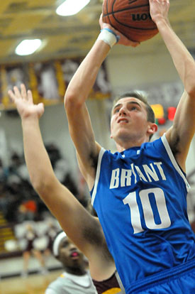 JonLuke Sprout goes up for a shot inside. (Photo by Kevin Nagle)