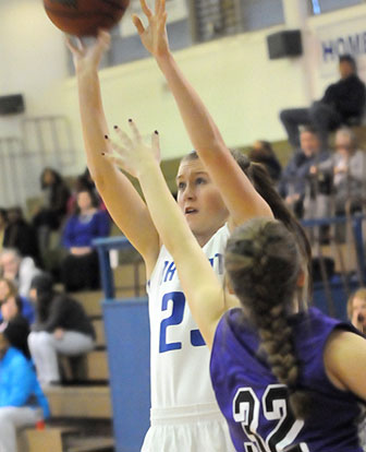 Kendall Rogers takes a shot. (Photo by Kevin Nagle)