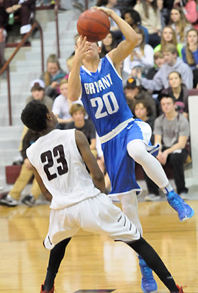Tristan Calhoun (20) gets around Jacob Jackson on a drive to the basket. (Photo by Kevin Nagle)