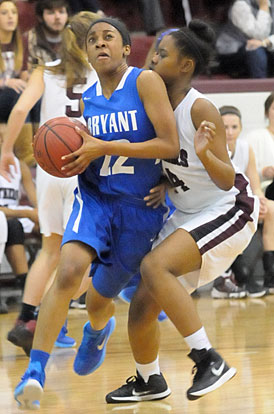 Jalen Sparks drives to the basket. (Photo by Kevin Nagle)