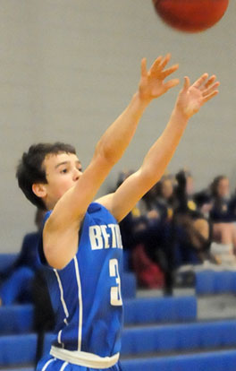 Henry Terry tries a 3. (Photo by Kevin Nagle)