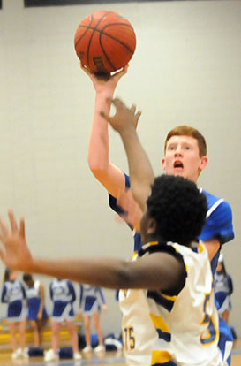 Luke Curtis led the Hornets with 10 points. (Photo by Kevin Nagle)