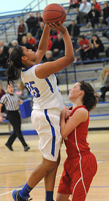 Raven Loveless (25) goes up for a shot over a Cabot South defender. (Photo by Kevin Nagle)