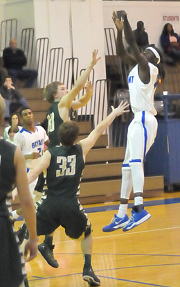 Kevin Hunt goes high on his shot over Alma's Austin Lee (33). (Photo by Kevin Nagle)