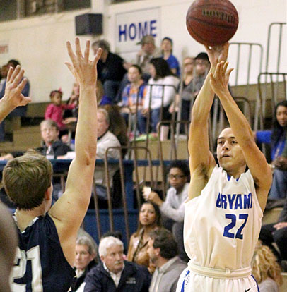 Jordan Walker (22) went 3 of 6 on his 3-pointers. (Photo by Rick Nation)