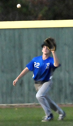 Aaron Orender hauls down a fly to right in the fifth inning of Monday's game. (Photo by Kevin Nagle)