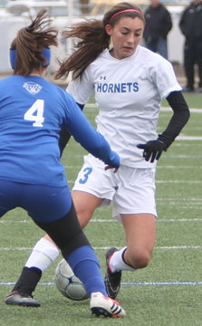 Hadley Dickinson makes a move to get past a defender. (Photo by Rick Nation)
