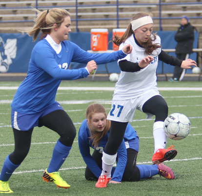 Bryant's Jasmine Sauers dribbles past a pair of Valley View players. (Photo by Rick Nation)