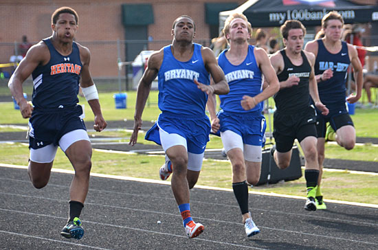 Steven Murdock, left, and John Winn finished 1-2 in the 200-meter dash. (Photo courtesy of Julie Shelby)