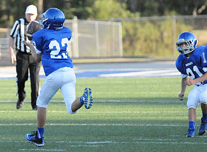 Drake Findley (23) reached for a pass as Jace Freeman (21) looks on. (Photo by Kevin Nagle)