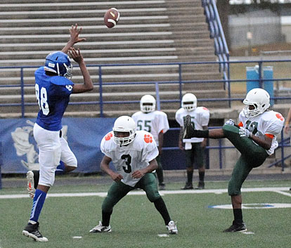 Catrell Wallace (88) comes close to blocking a Cloverdale punt. (Photo by Kevin Nagle)