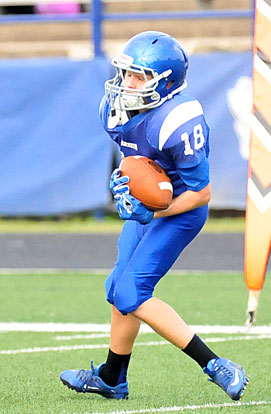 Hornets receiver Ethan Loomis hauls in one of his two receptions. (Photo by Kevin Nagle)