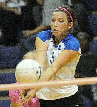 Shayla McKissock receives a serve. (Photo by Kevin Nagle)