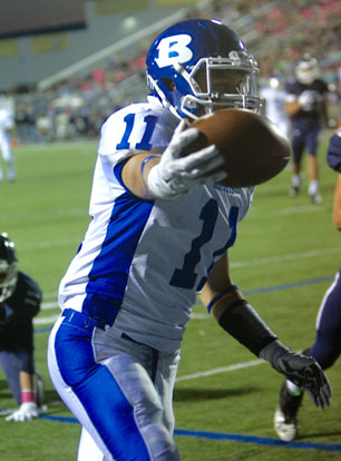 Austin Kelly scores the Hornets' touchdown. (Photo by Rick Nation)