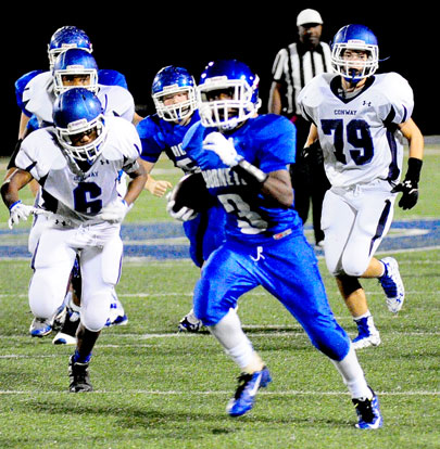 Keethan Hudson (3) starts his first touchdown run. (Photo by Kevin Nagle)