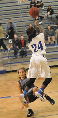 Kali Walker (24) drives to the basket. (photo by Kevin Nagle)