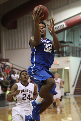 Lowell Washington (32) finishes off a drive to the rack. (Photo by Rick Nation)